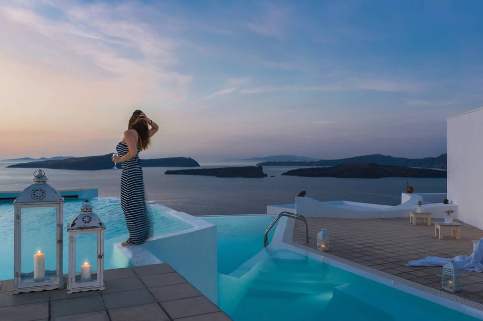 Apanemo Hotel And Suites 1