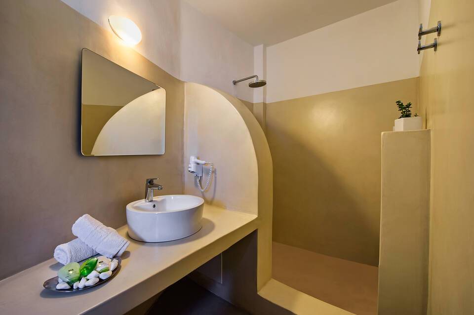 Apanemo Hotel And Suites 5