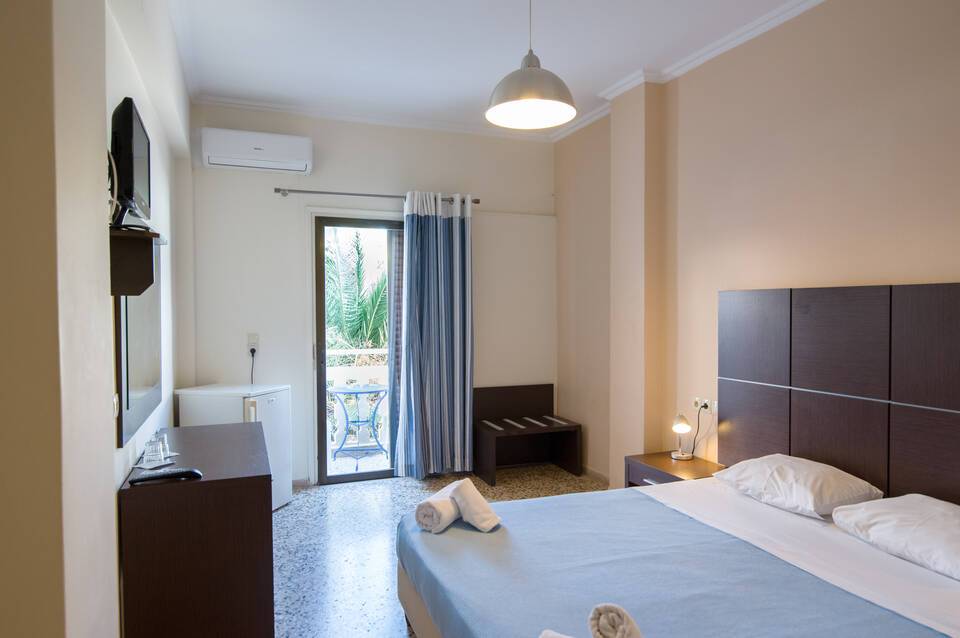 Kamari Blu Boutique Hotel 4