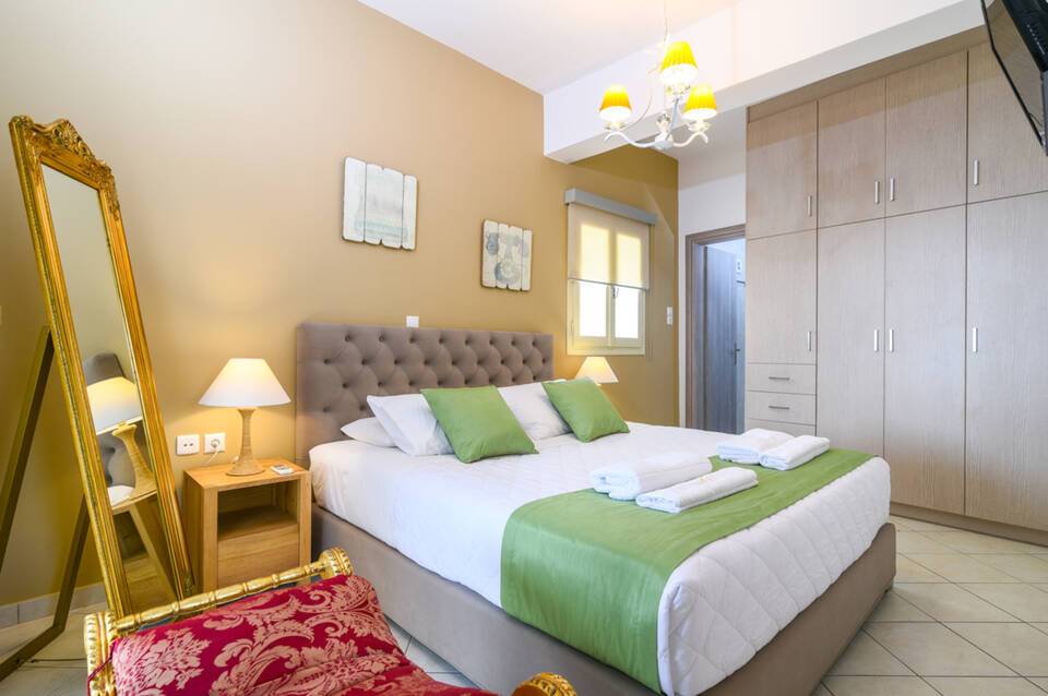 Santorini Suite Home 3