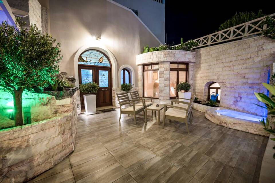 Santorini Suite Home 5