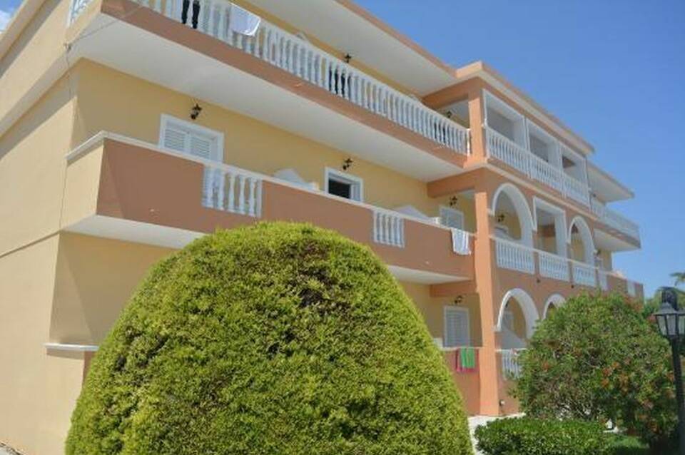 Derekas Studios & Apartments 2