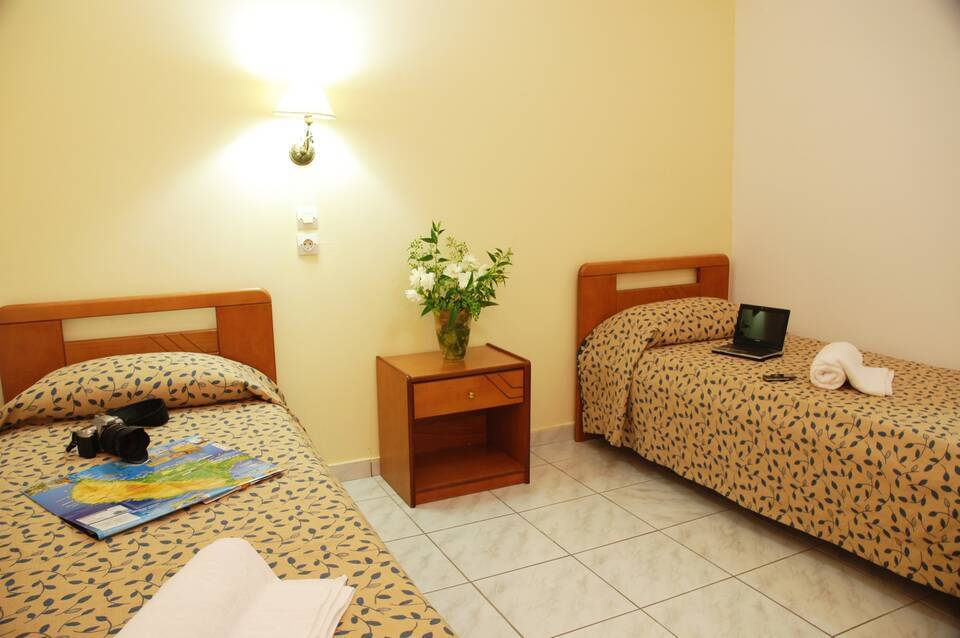 Planos Deluxe Hotel 2