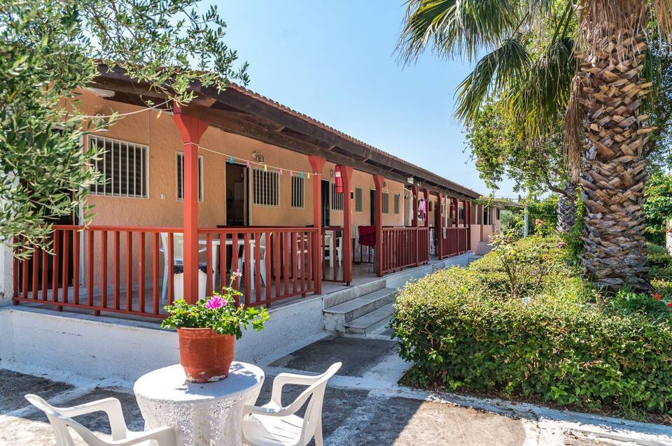Roussa's Apartments 4