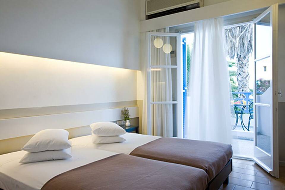 Kamari Beach Hotel 3