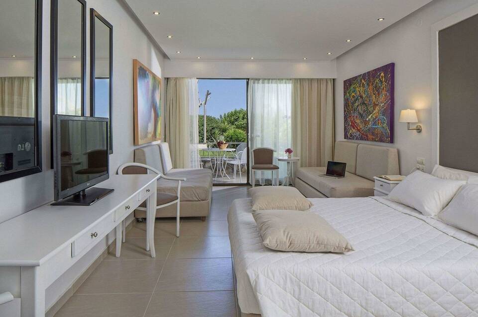 KBR Kassandra Bay Resort & Spa 5