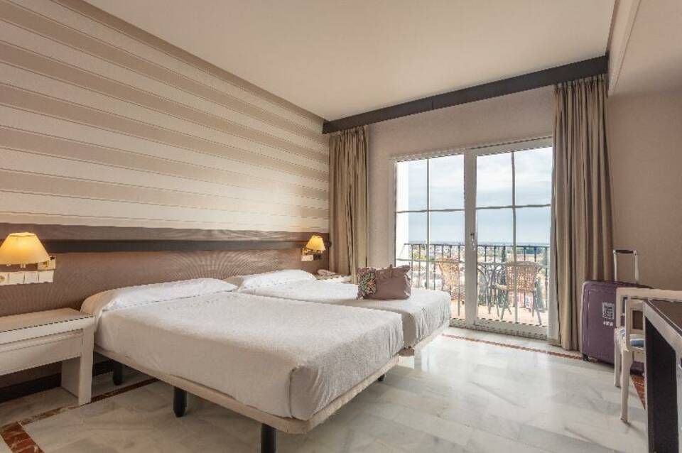Hotel Abades Benacazon 4