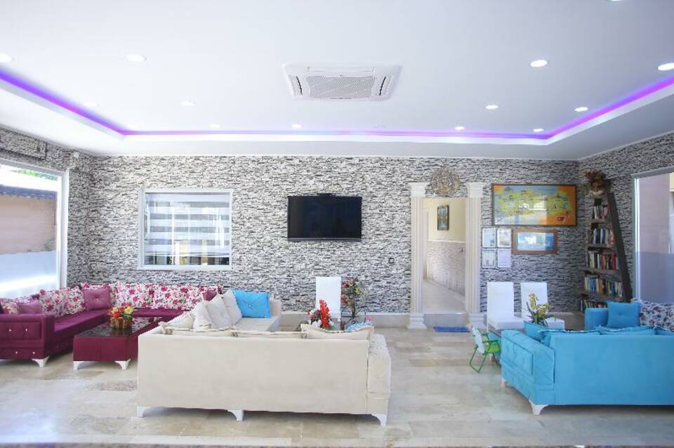 Sayanora Hotel 2