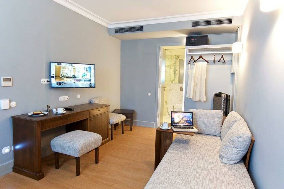 Aenos Hotel 4