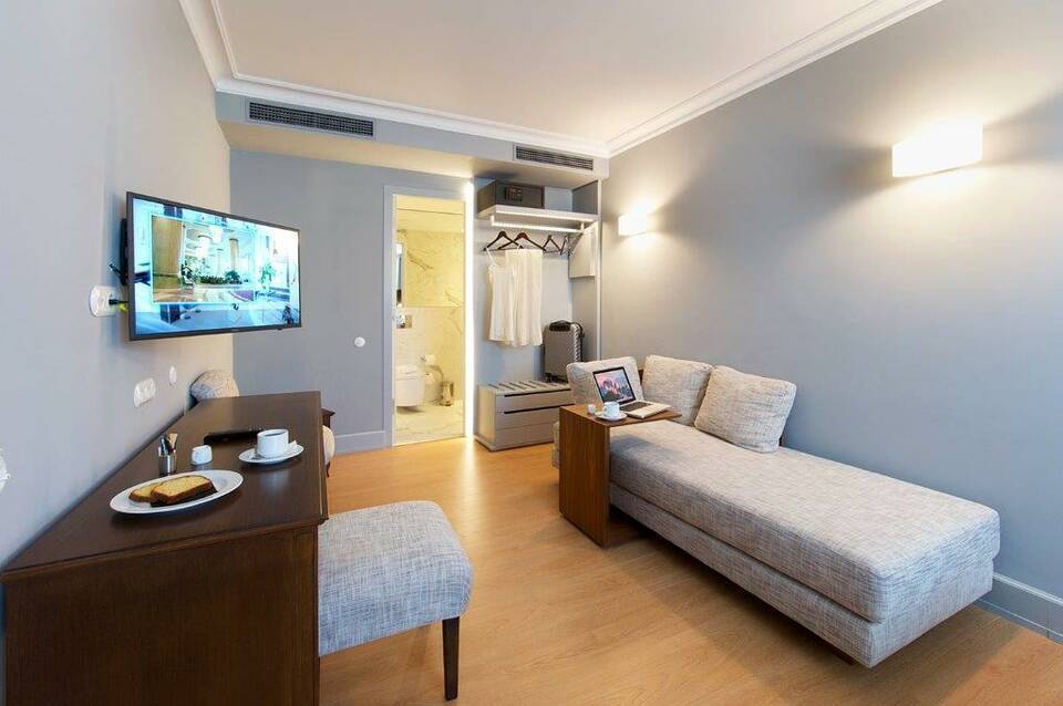 Aenos Hotel 5
