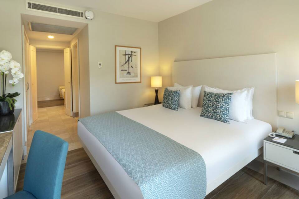 TUI BLUE Xanthe 3