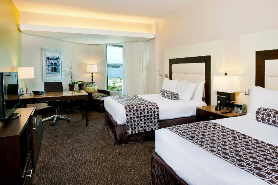 Crowne Plaza Santa Domingo 2