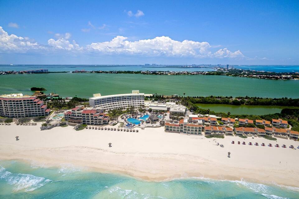 Grand Park Royal Cancún 1