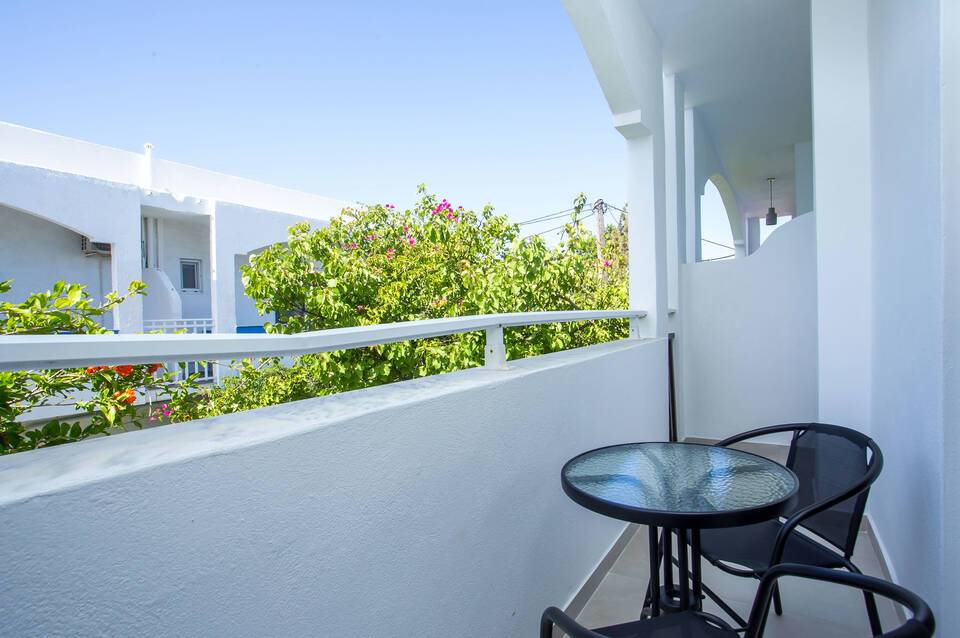 Atma Beach Rooms & Suites 4