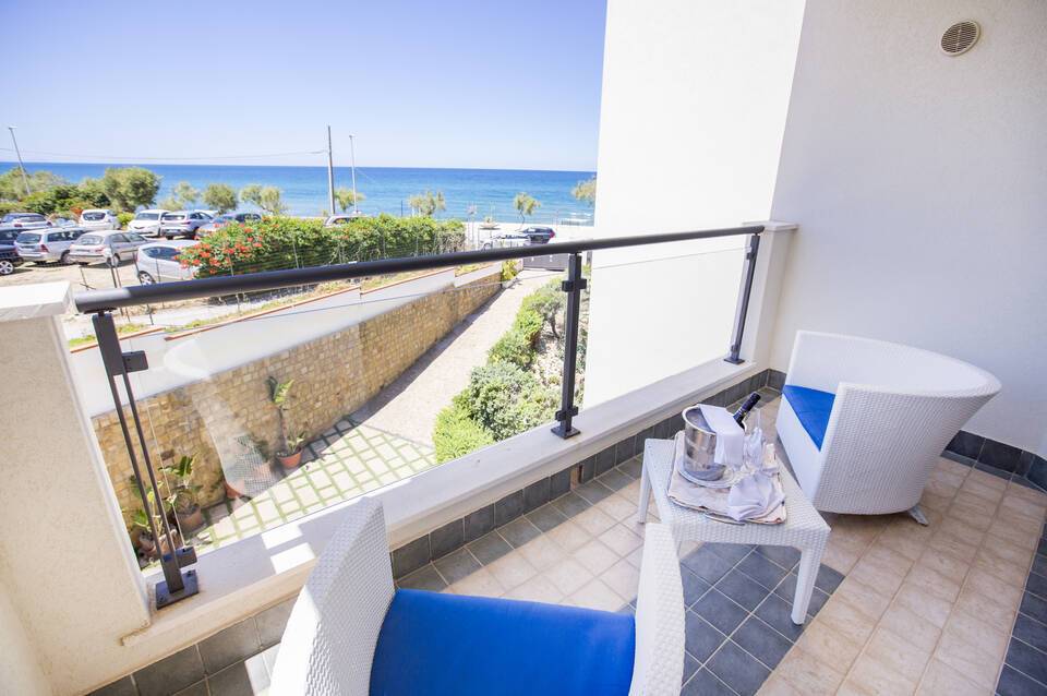 Cefalu Sea Palace 1