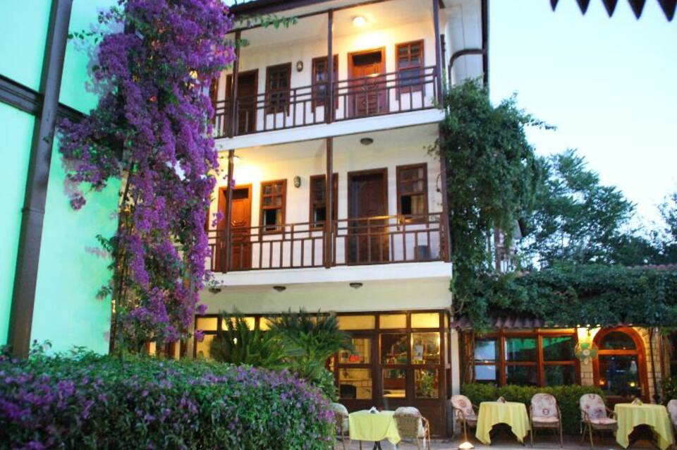 Karyatit Hotel 1