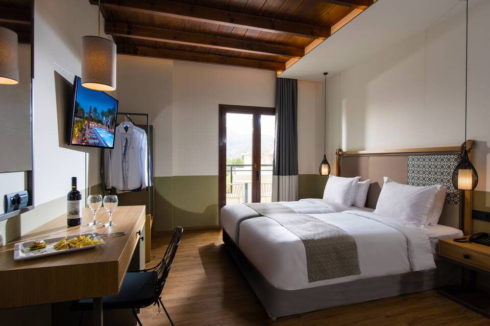 Petousis Hotel & Suites 1