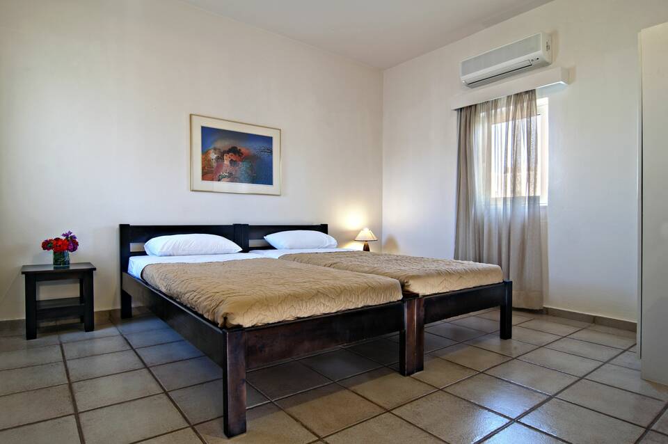 Ourania Apartments Hotel 1