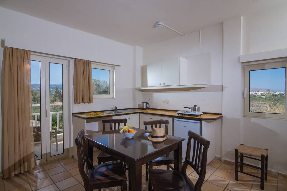 Ourania Apartments Hotel 2