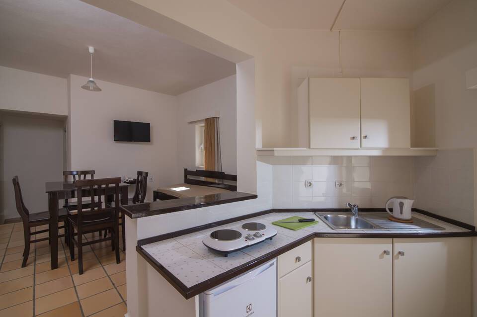 Ourania Apartments Hotel 5