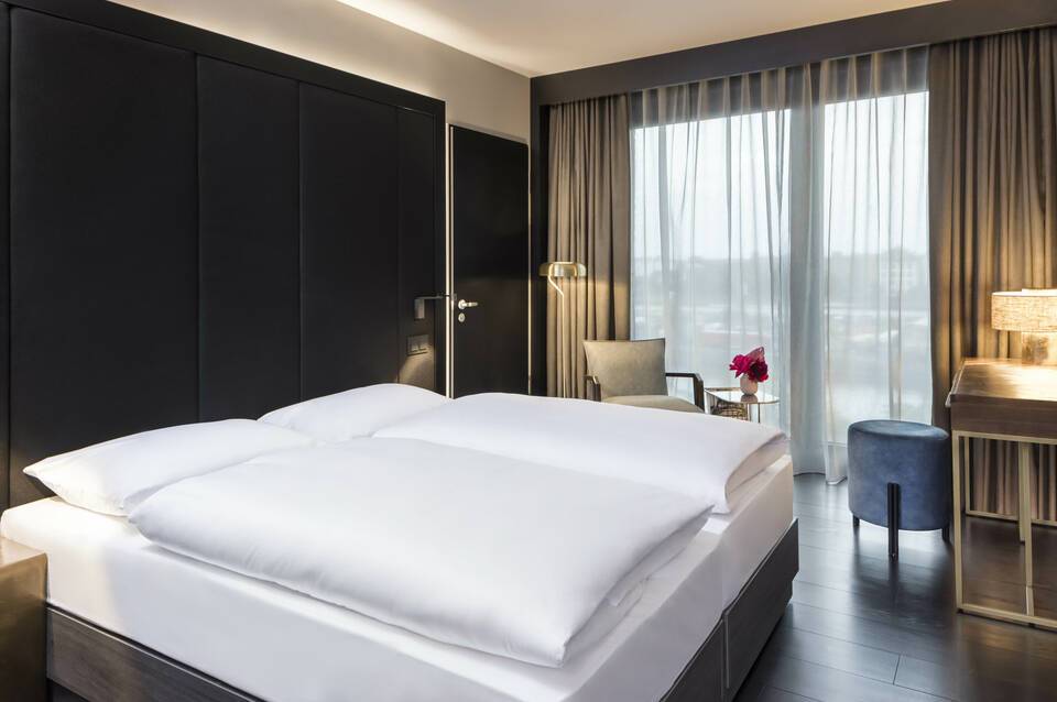 Hotel AMANO East Side 1