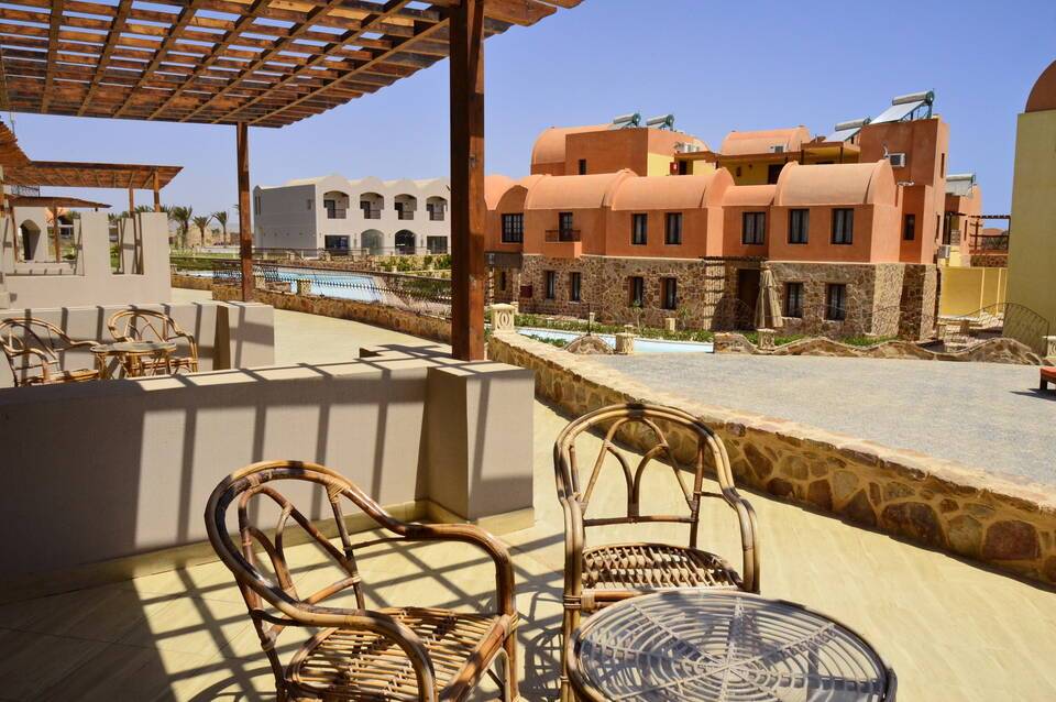 Rohanou Beach Resort & Ecolodge  3