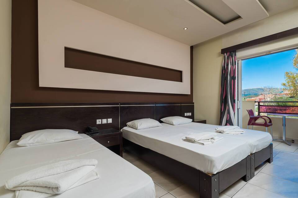 Canadian Hotel 4