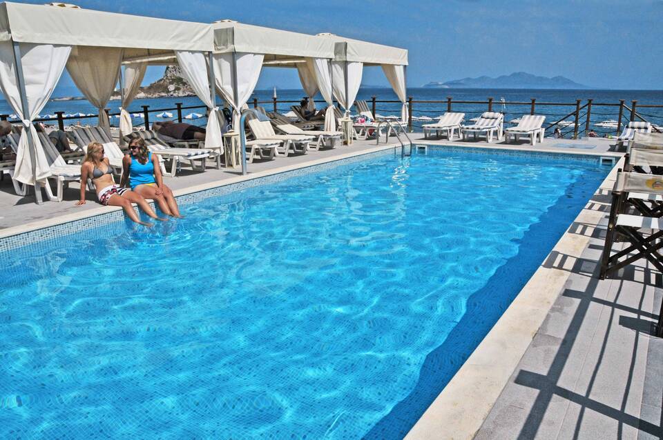 Sacallis Inn Beach Hotel 1
