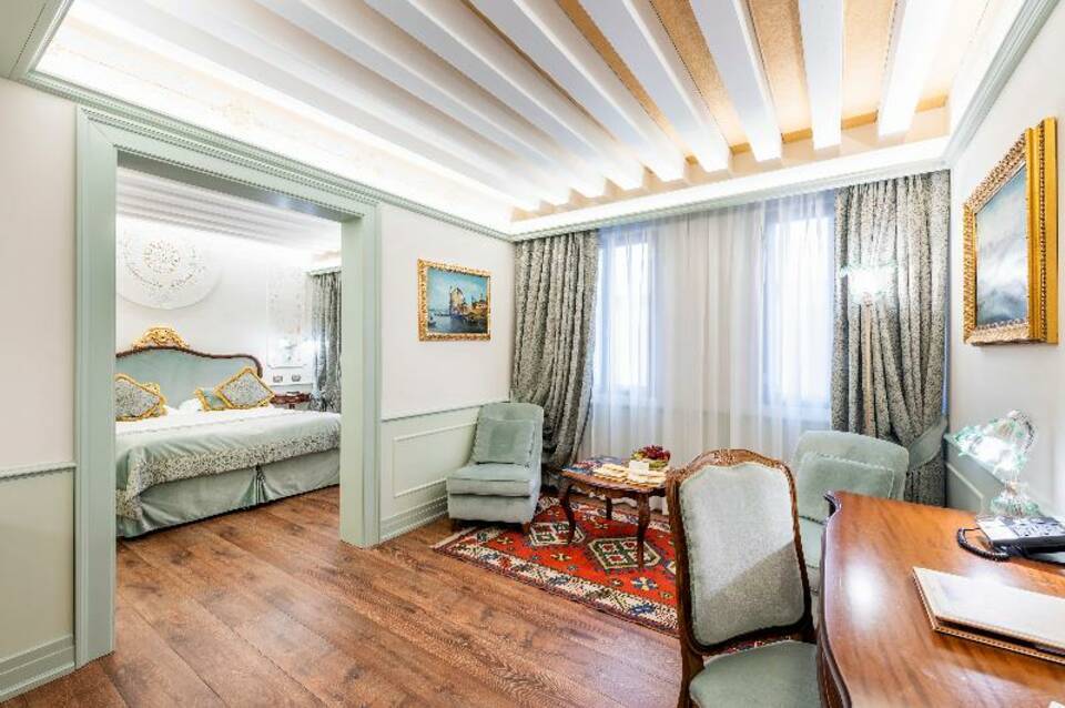 Hotel Monaco & Grand Canal 1