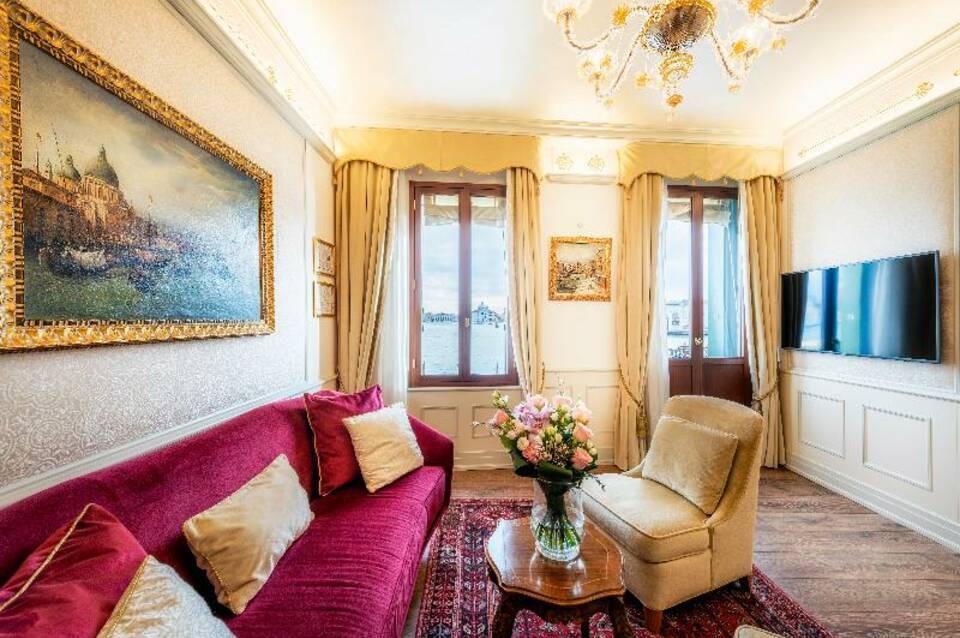 Hotel Monaco & Grand Canal 3