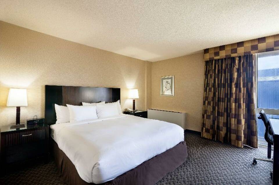 DoubleTree by Hilton New York JFK Airport 5