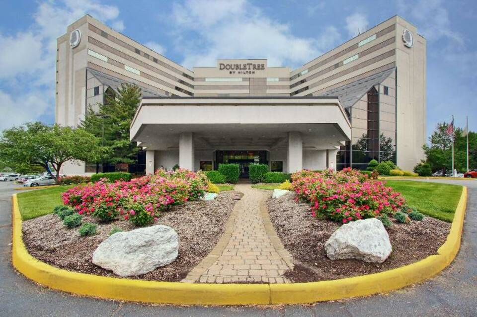 DoubleTree by Hilton Hotel Newark Airport 1