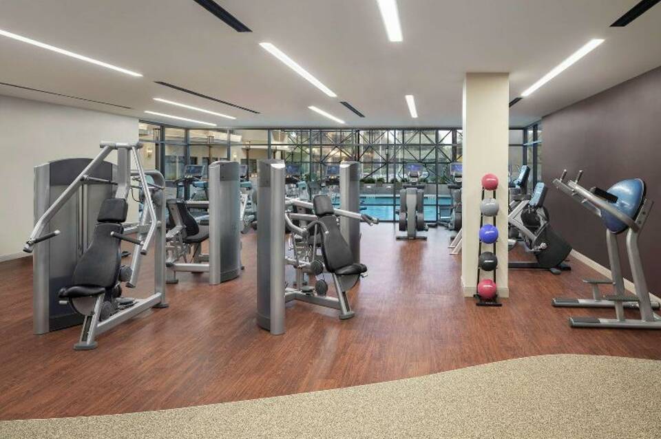 DoubleTree by Hilton Hotel Newark Airport 4