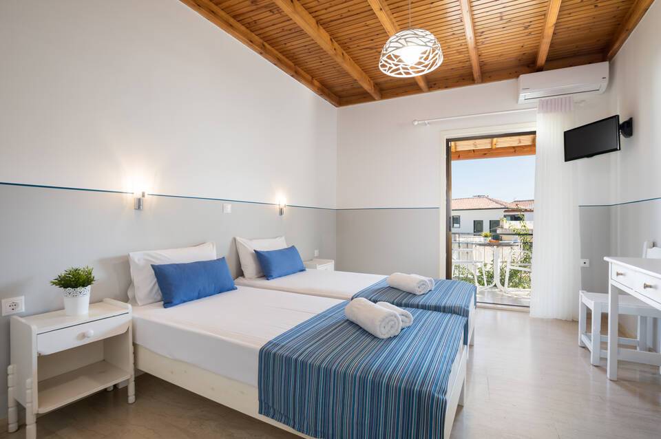 Bella Vista Hotel & Studios 2