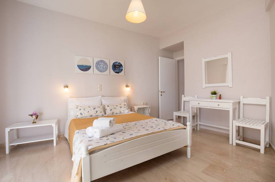 Bella Vista Hotel & Studios 3
