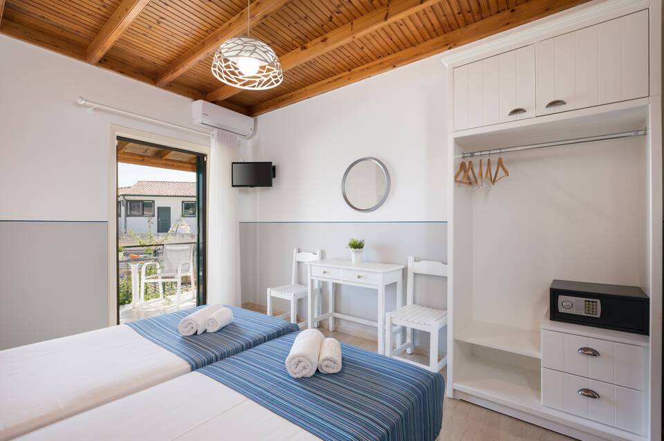 Bella Vista Hotel & Studios 4