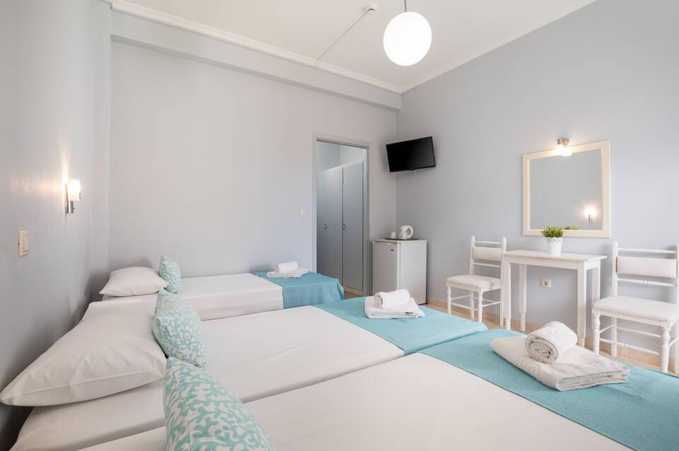 Bella Vista Hotel & Studios 5