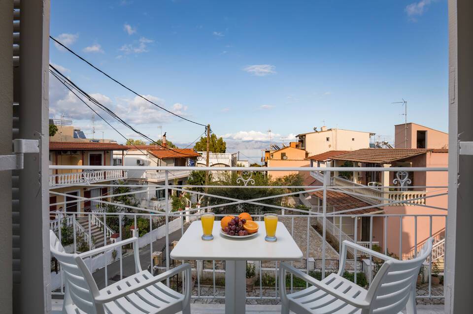 Bella Vista Hotel & Studios 1