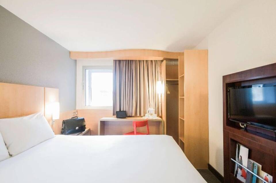 ibis London Heathrow Airport Hotel 1