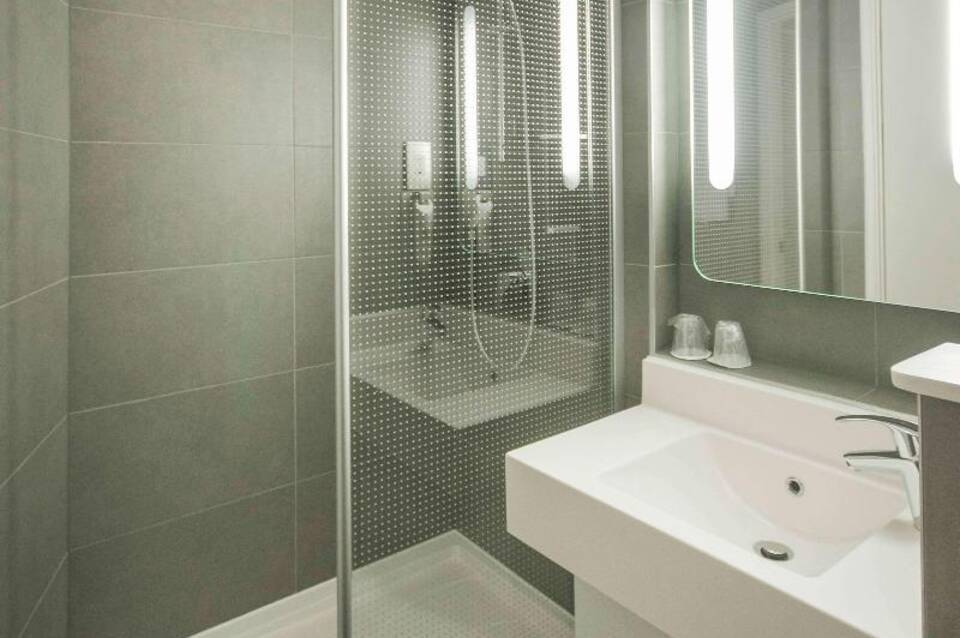 ibis London Heathrow Airport Hotel 3