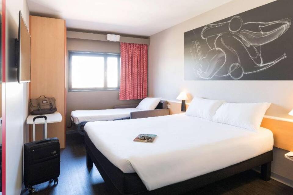 ibis Valencia Bonaire Airport 3