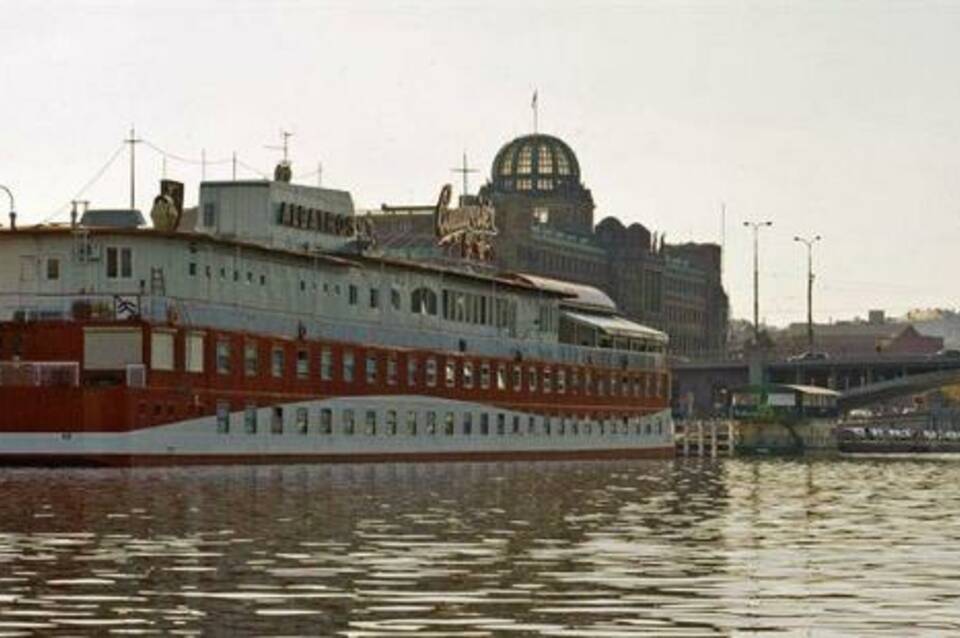 Botel Albatros  3