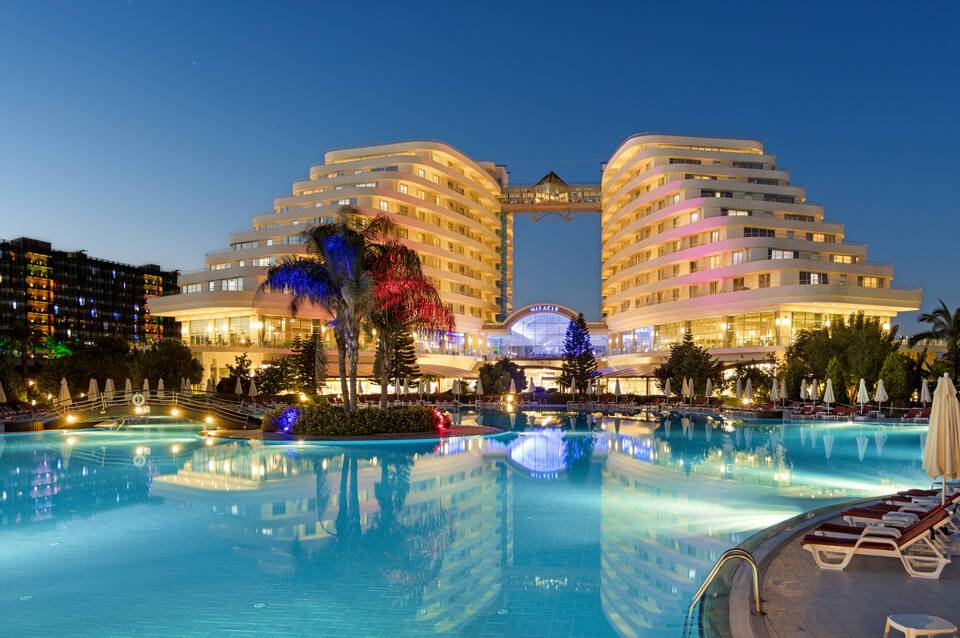 Miracle Resort Hotel 3