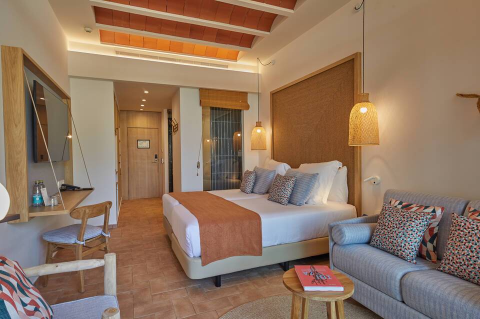 The Club Cala San Miguel Hotel Ibiza, Curio Collection by Hilton inkl. Mietwagen 2