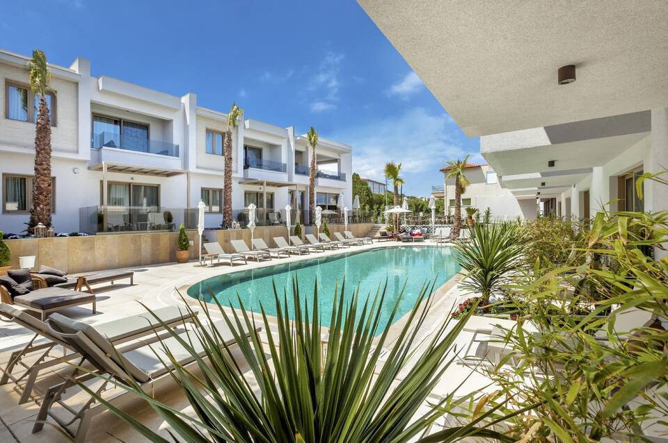 Pefki Deluxe Residences 5