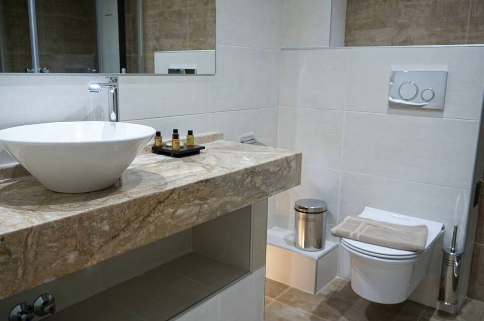 Agnes Deluxe Hotel 3