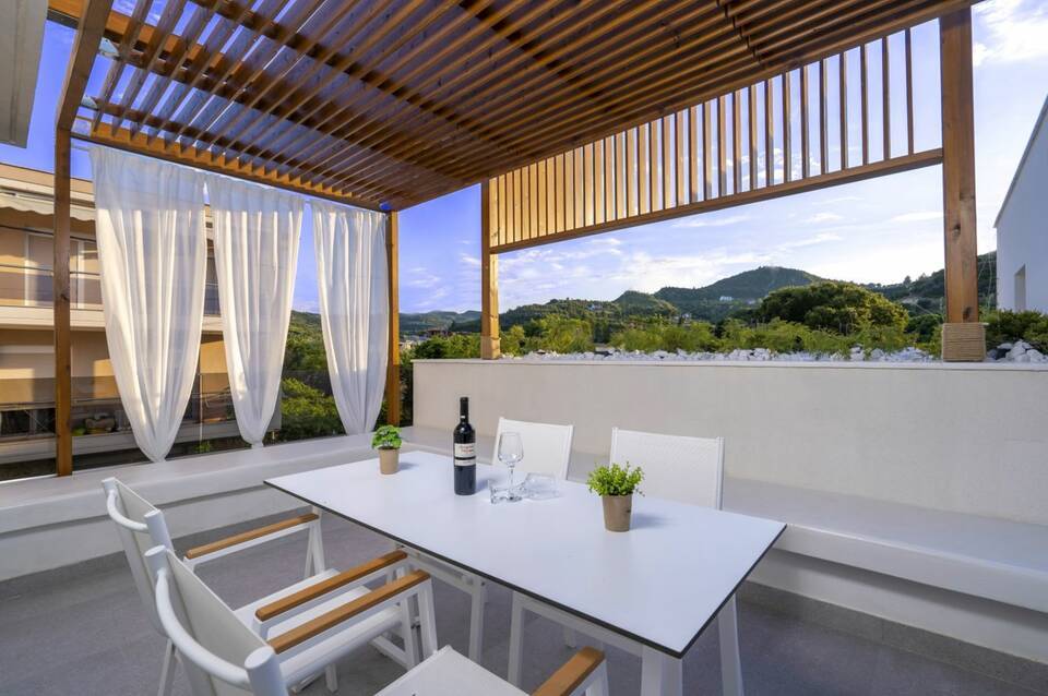 Mirablue Luxury Residences 5