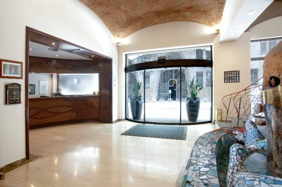 Hotel Gaudi 4