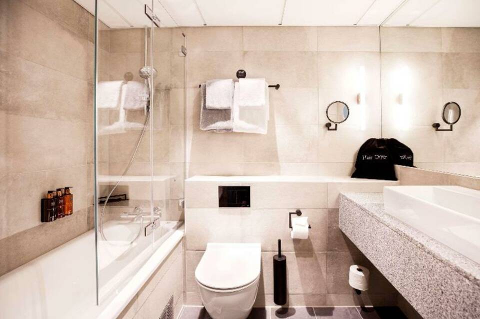 Clarion Hotel The Hub 4