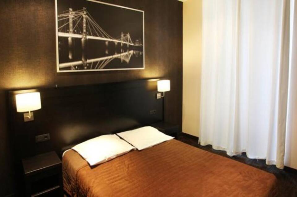 Trocadero 4
